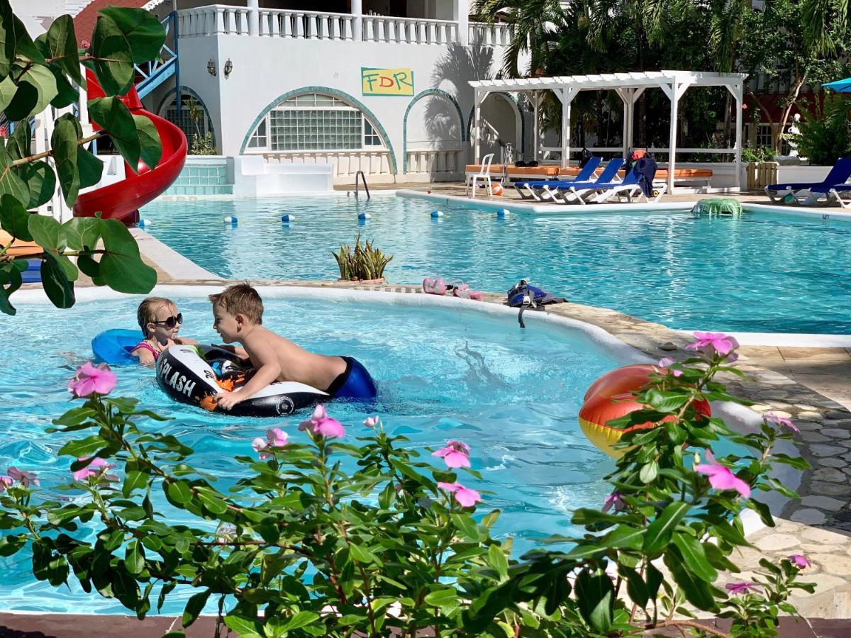Franklyn D Resort & Spa All Inclusive รันอเวย์เบย์ ภายนอก รูปภาพ