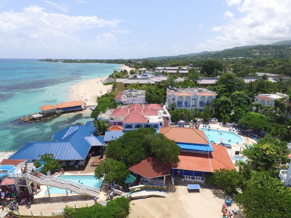 Franklyn D Resort & Spa All Inclusive รันอเวย์เบย์ ภายนอก รูปภาพ