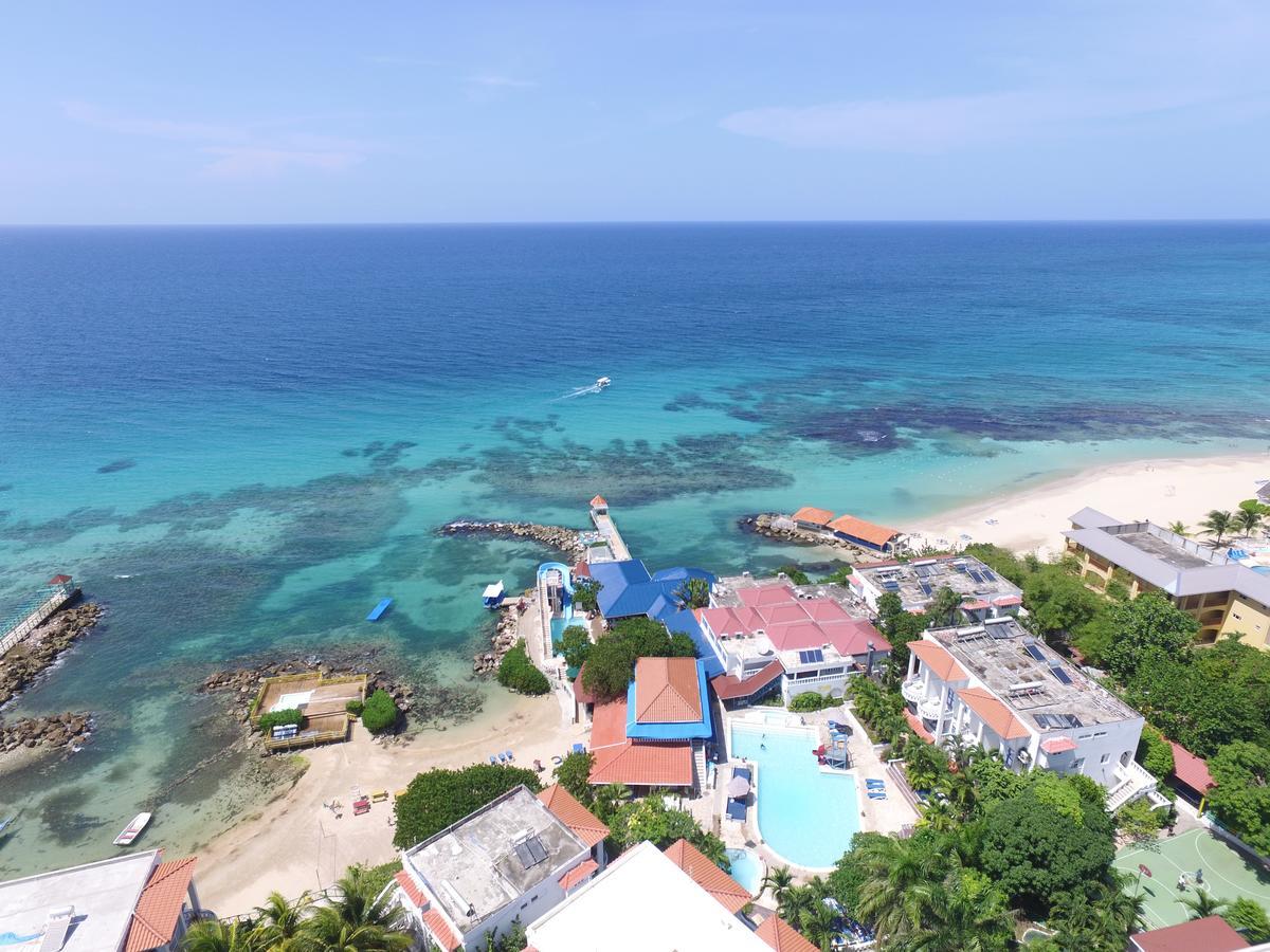 Franklyn D Resort & Spa All Inclusive รันอเวย์เบย์ ภายนอก รูปภาพ