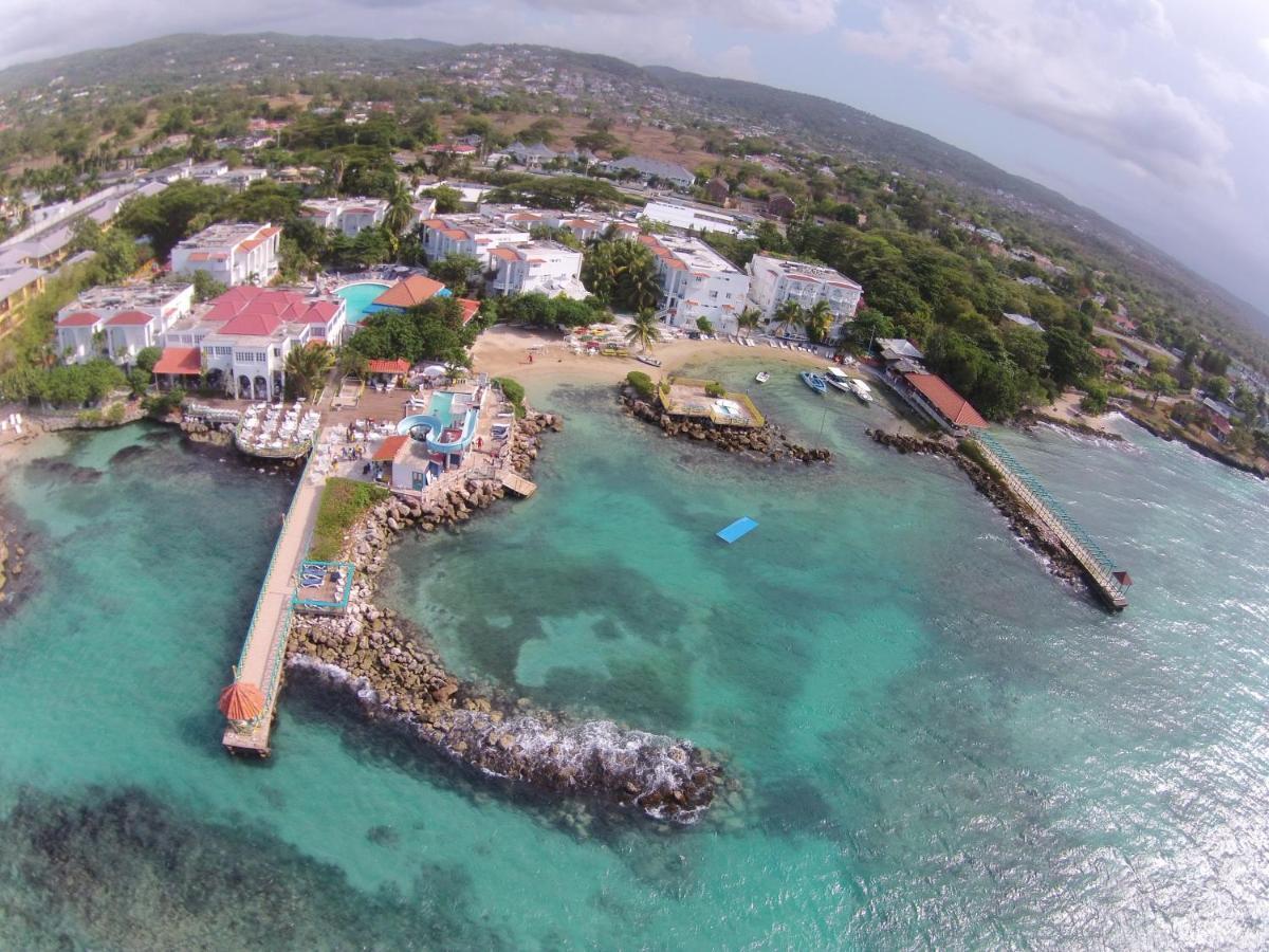 Franklyn D Resort & Spa All Inclusive รันอเวย์เบย์ ภายนอก รูปภาพ